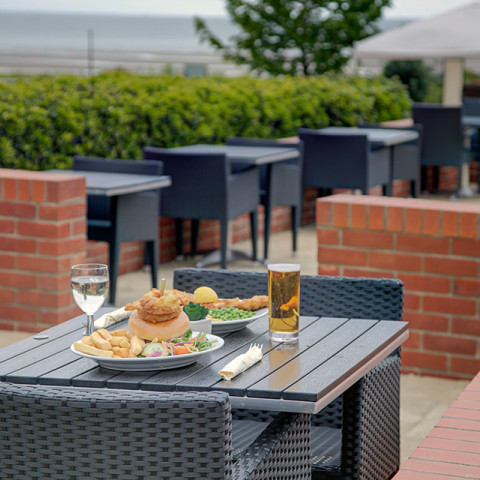 The Mariner Inn Pub beer garden