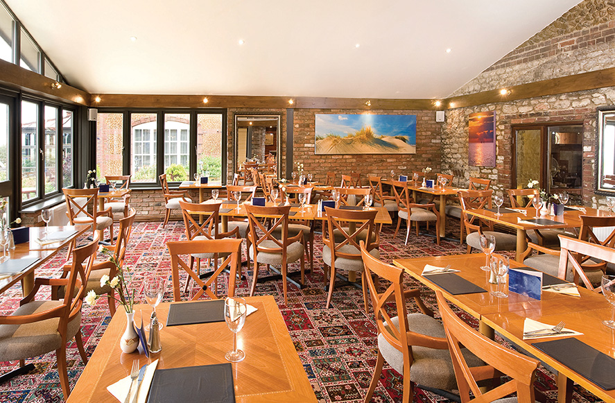 The Mariner Inn Pub dining area